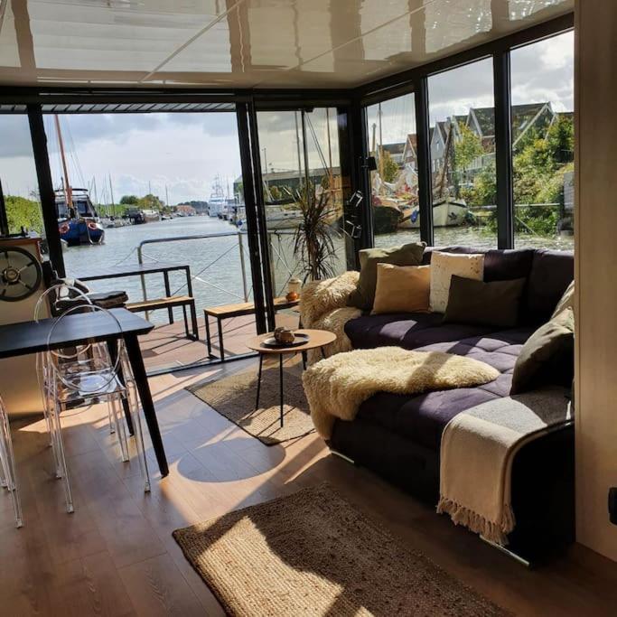 Modern, Brand New Houseboat Near Amsterdam Hotel Моникендам Екстериор снимка